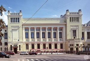 teatrom lenkom 300x206 Мой любимый театр – Ленком